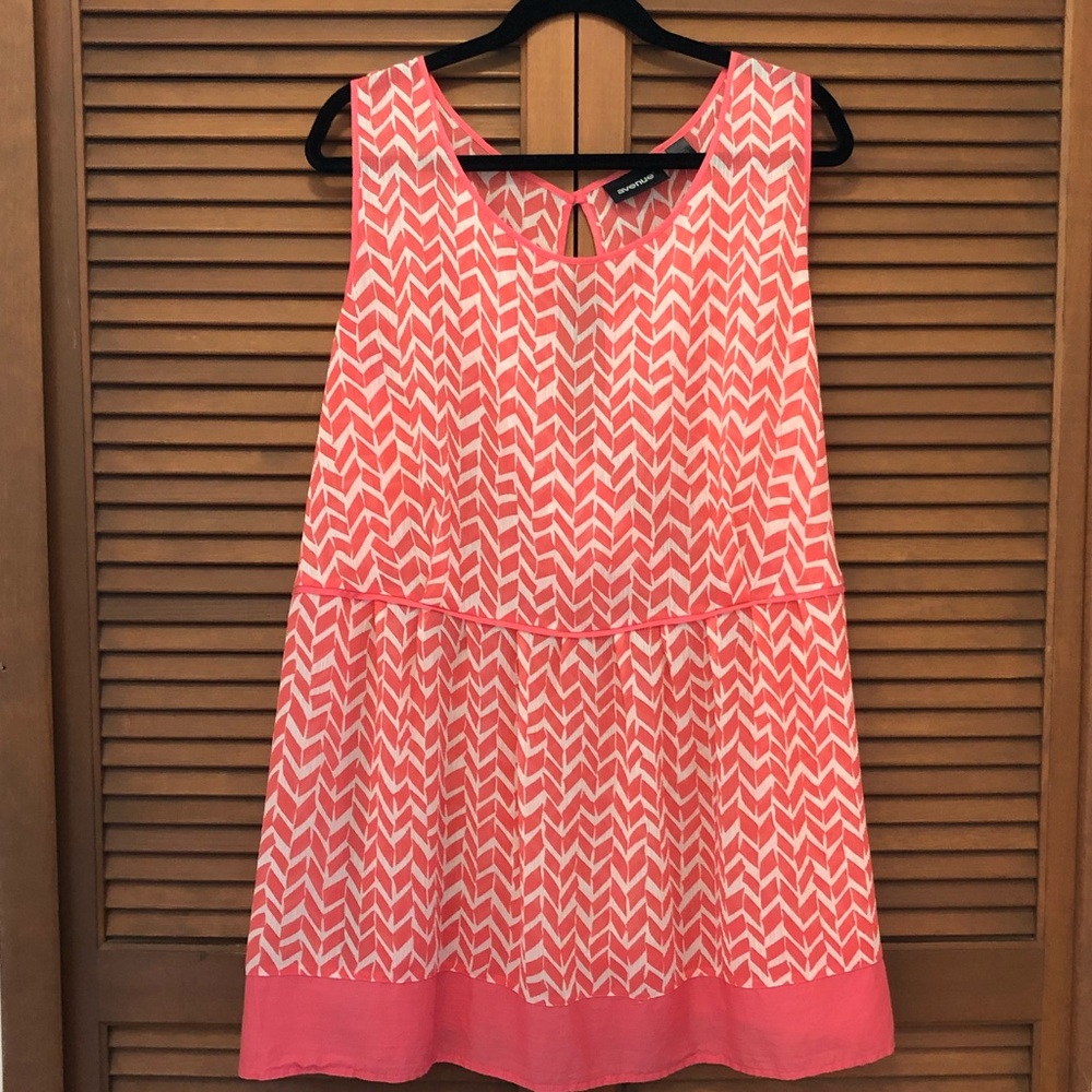 Avenue plus size coral pink chevron top 26/28